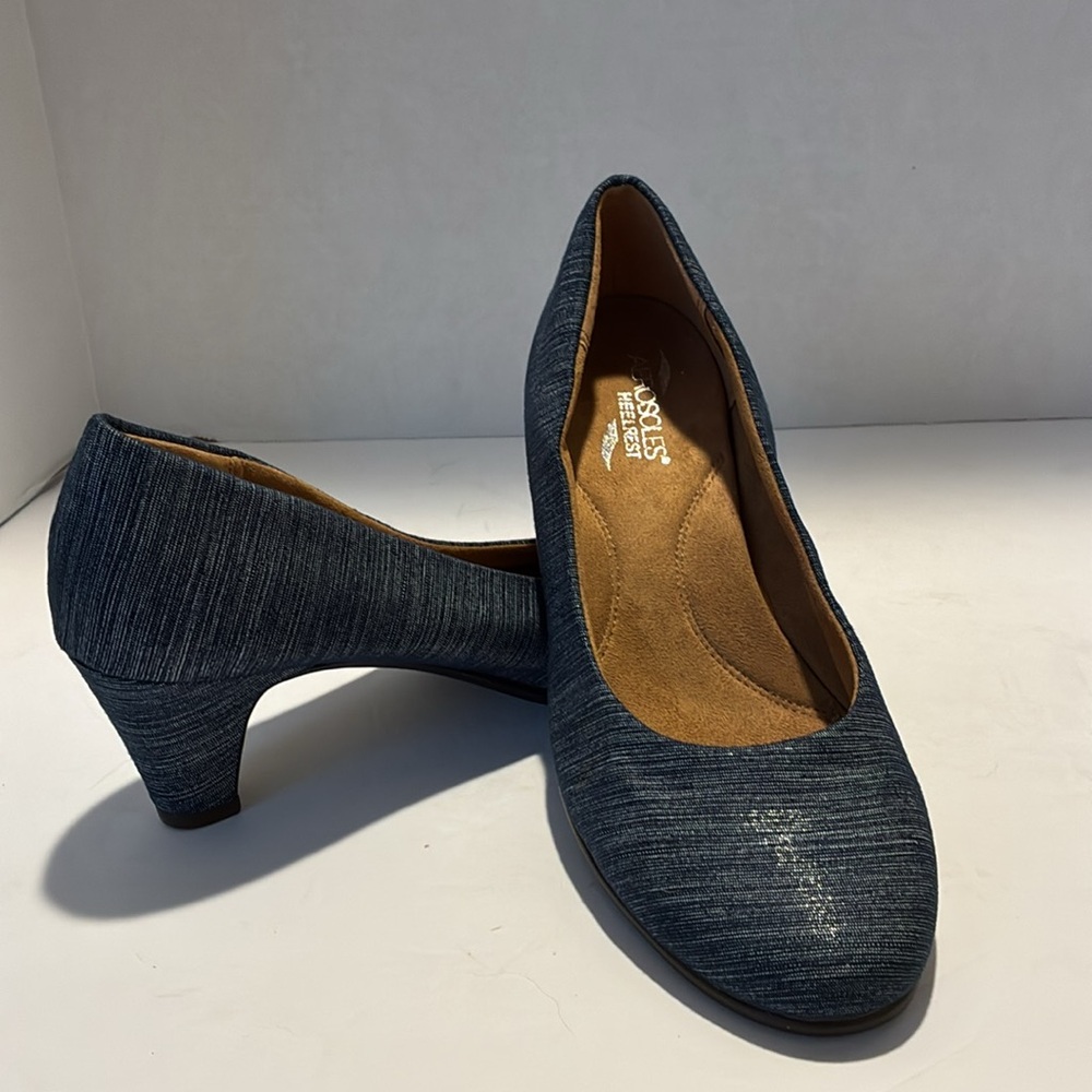 Aerosoles fabric denim heels
Heelrest comfort foot bed
Size 9 women’s